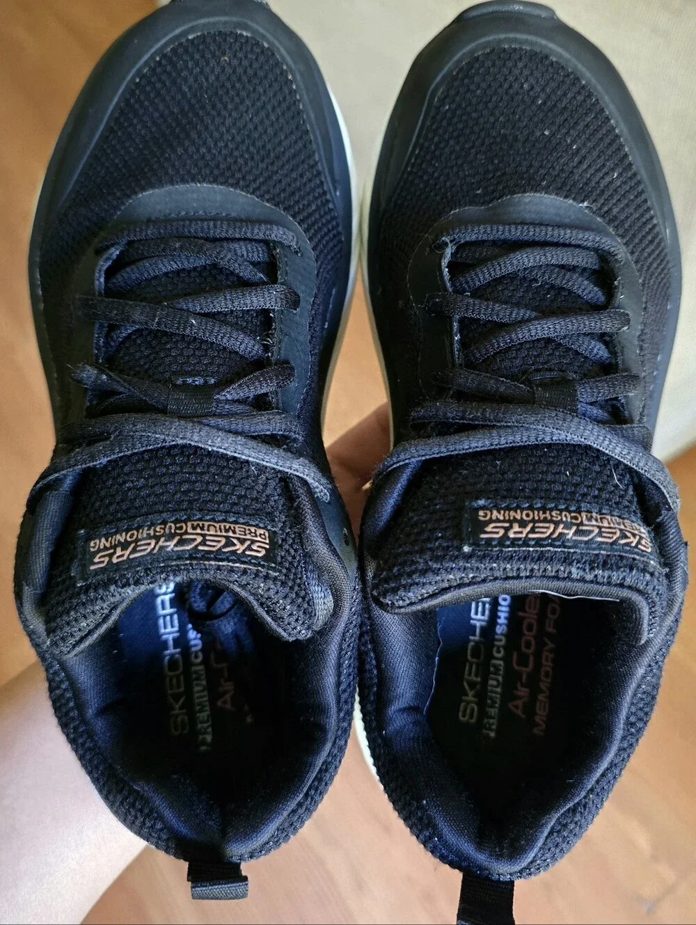 SZ 7.5 Women's SKECHERS D'LUX ULTRA Premium Cushioning 'Black'